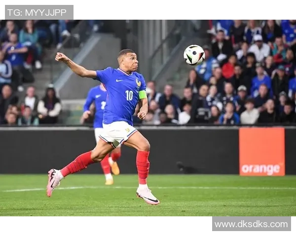 全球十大足球球星盘点：他们的表现为何令球迷疯狂热议